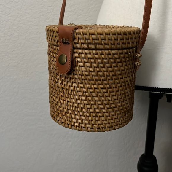 NWOT Rattan cylinder purse! 🌲 Boho bucket bag! - Picture 2 of 7